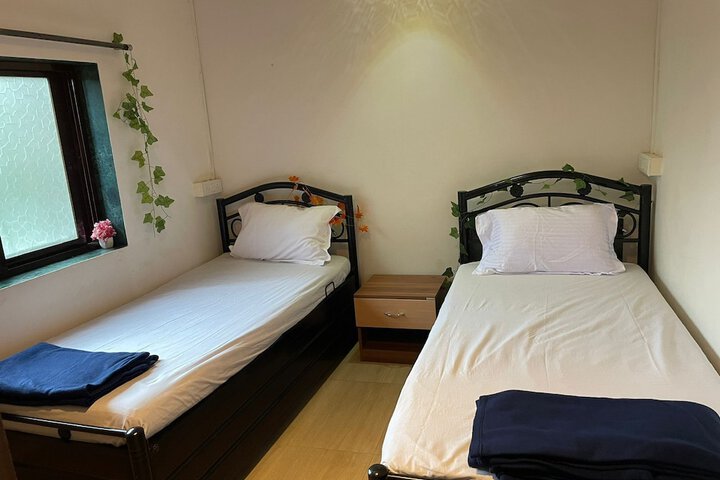 Room 5 of 6