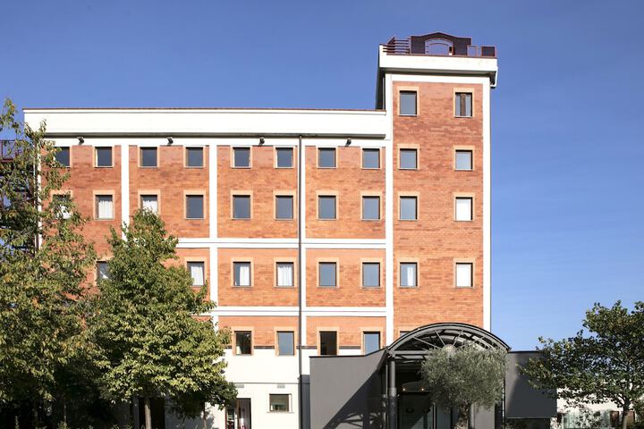 Hotel 52 of 54