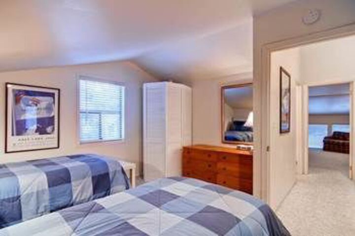 Room 9 of 34