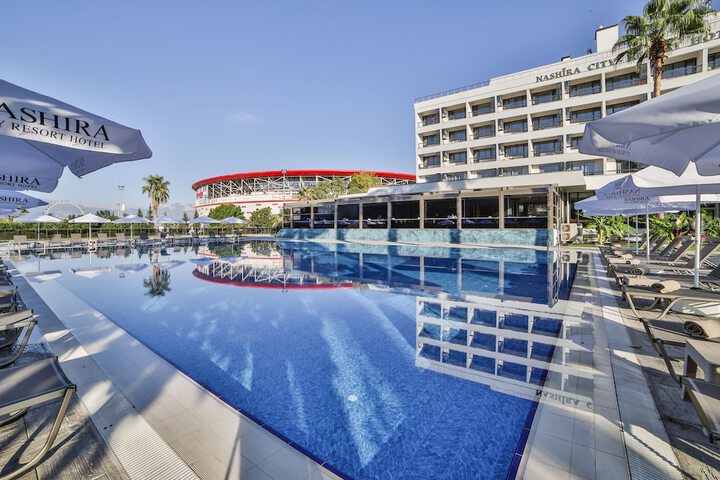 Hotel with Pool