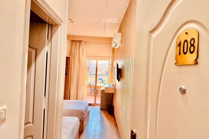 Room 176 of 284