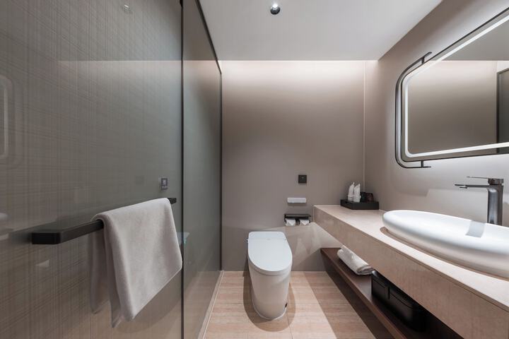 Room 12 of 25