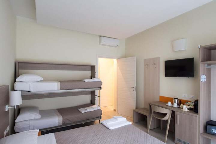 Room 16 of 34