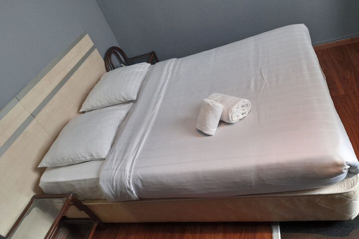 Room 6 of 39
