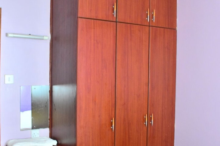 Room 6 of 90