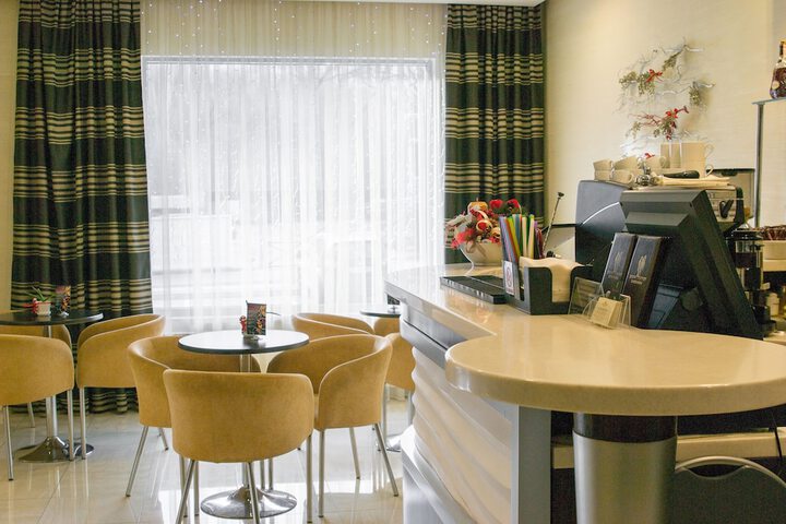 Hotel 4 of 86
