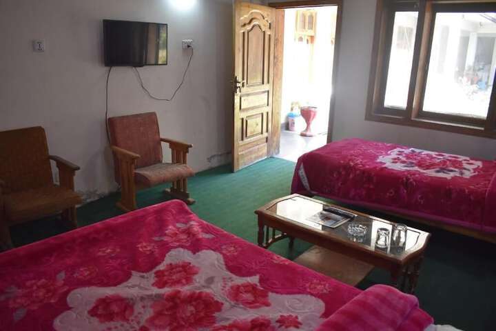 Room 6 of 14