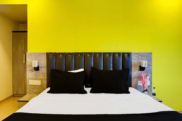 Room 15 of 32