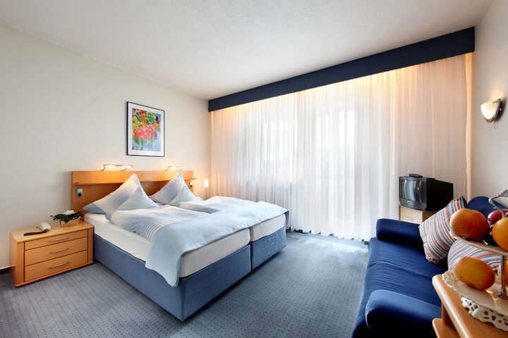 Room 8 of 37