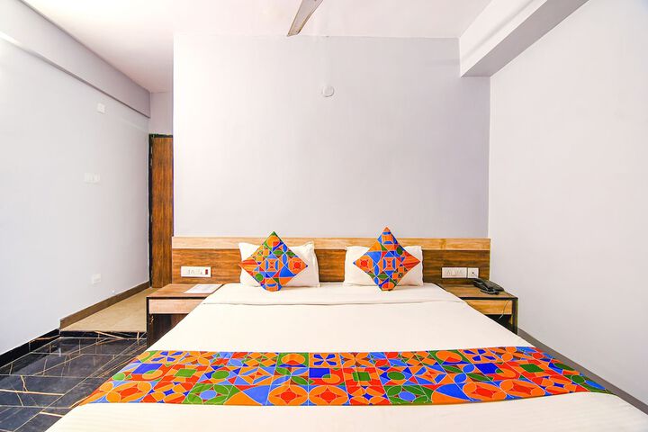 Room 17 of 28