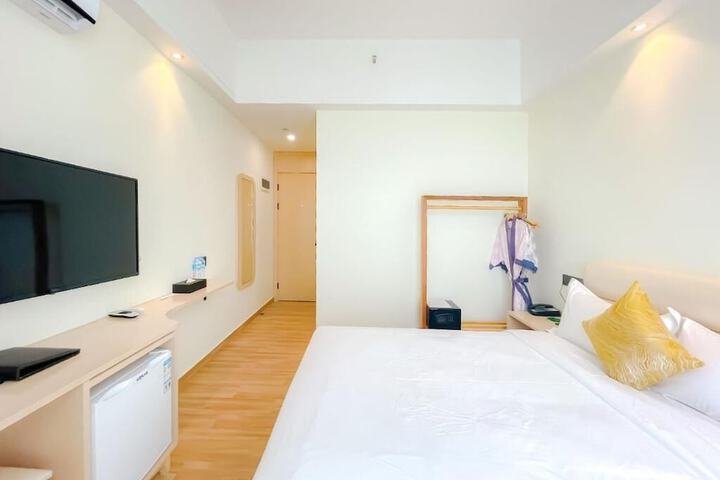 Room 15 of 40