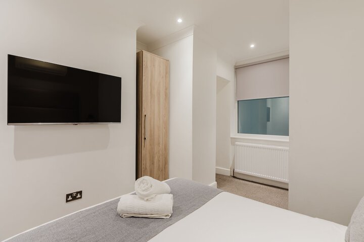 Room 17 of 165