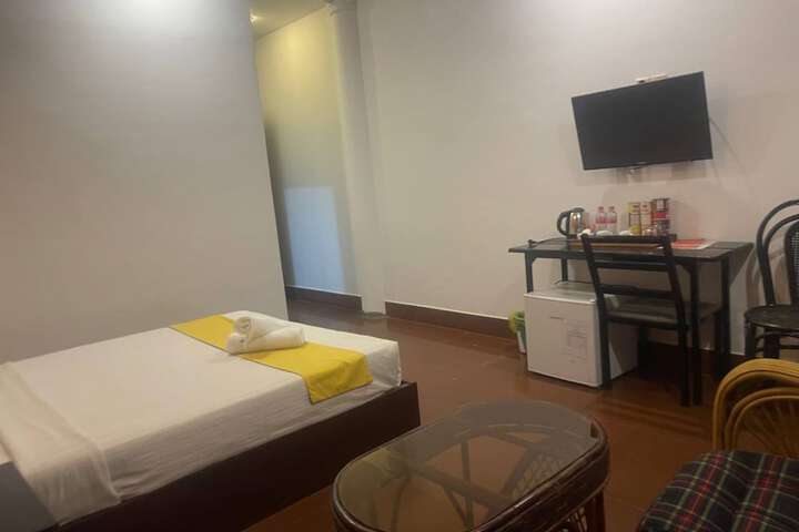 Room 37 of 100