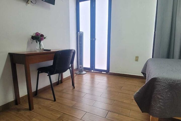 Room 21 of 242