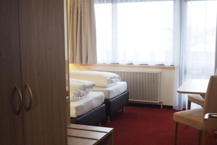 Room 15 of 65