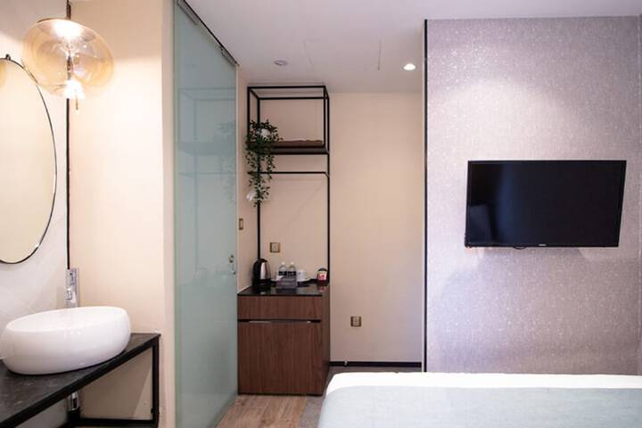 Room 15 of 61