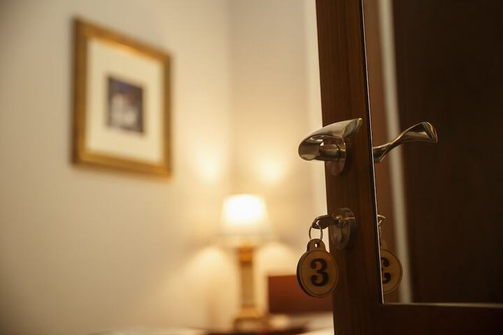 Room 12 of 28