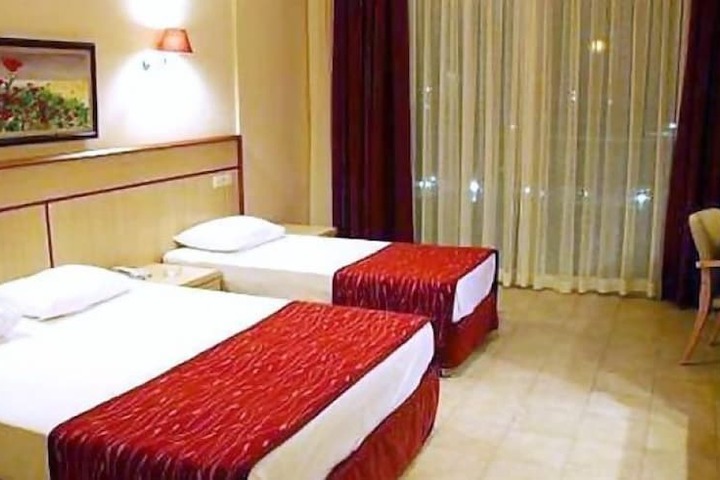Room 12 of 27