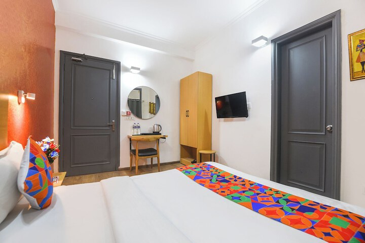 Room 28 of 33