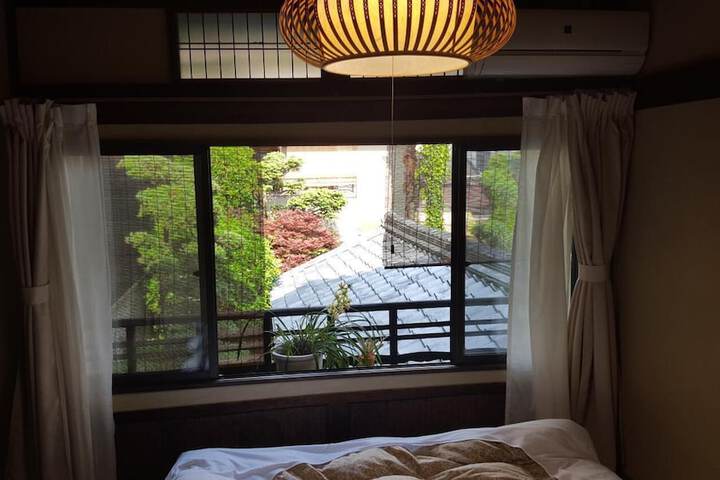 Room 8 of 50
