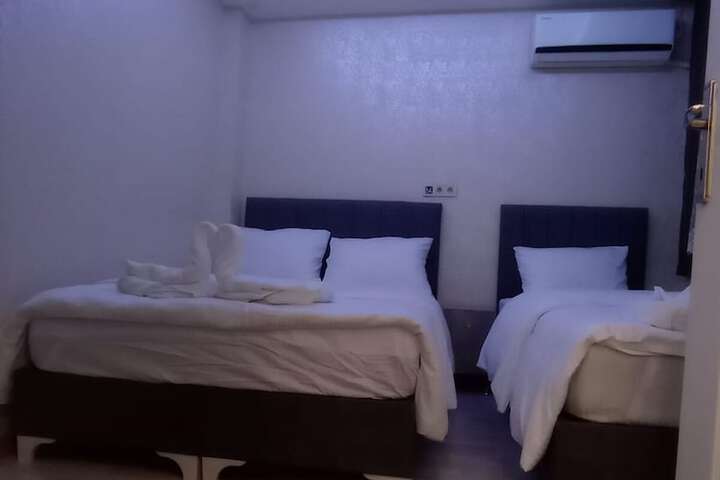 Room 6 of 30