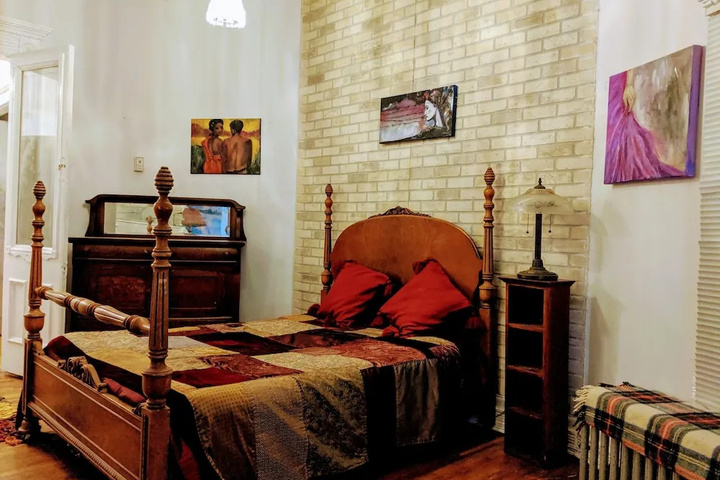 Authentic 1 Bedroom Toronto Home