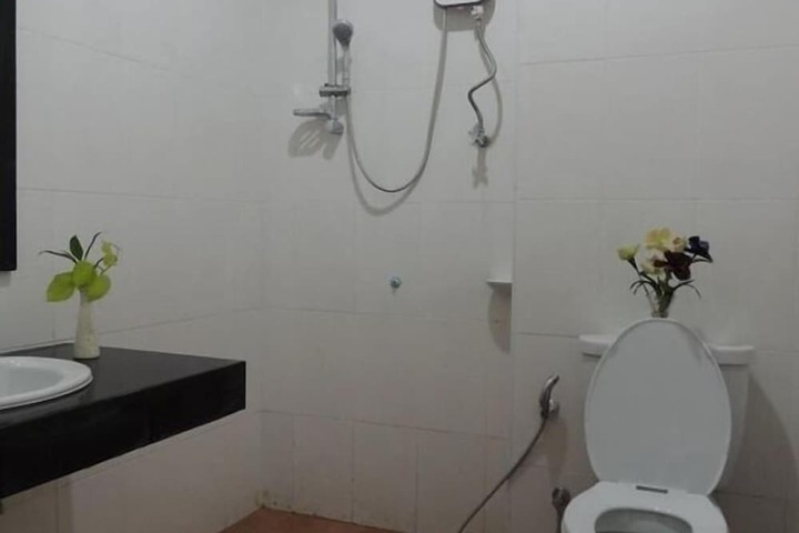 Room 6 of 17