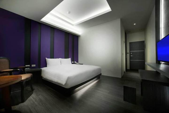Room 6 of 28
