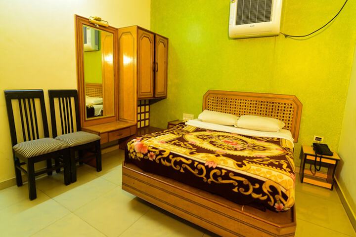 Room 8 of 47