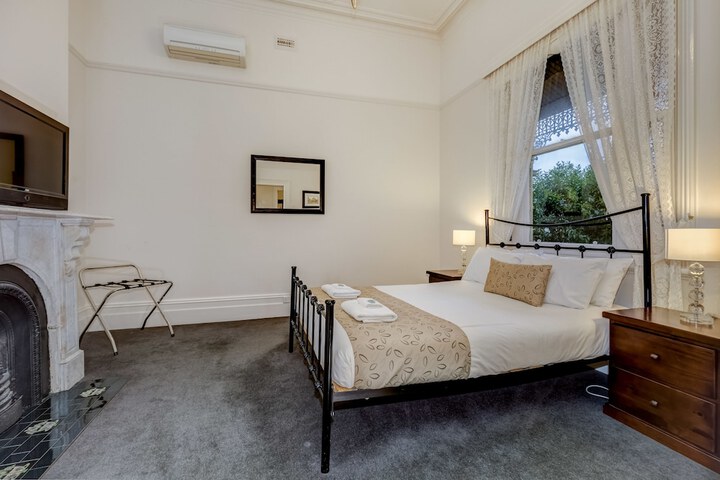 Room 5 of 56