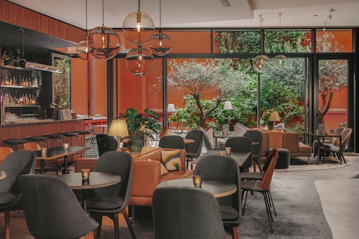 Lounge 109 of 116