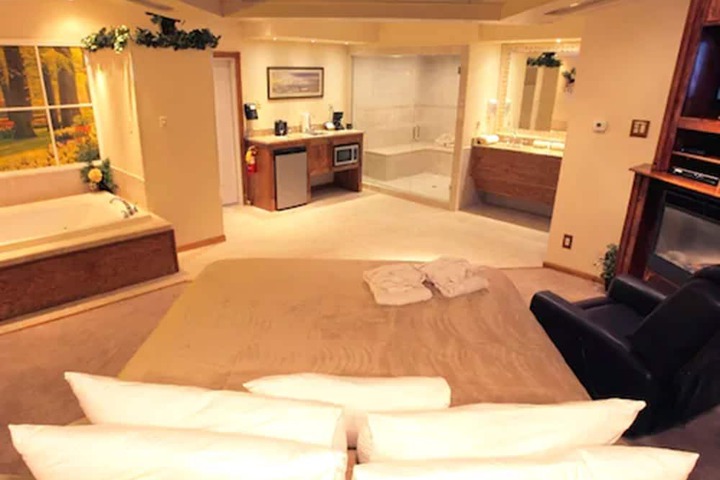 Room 10 of 42