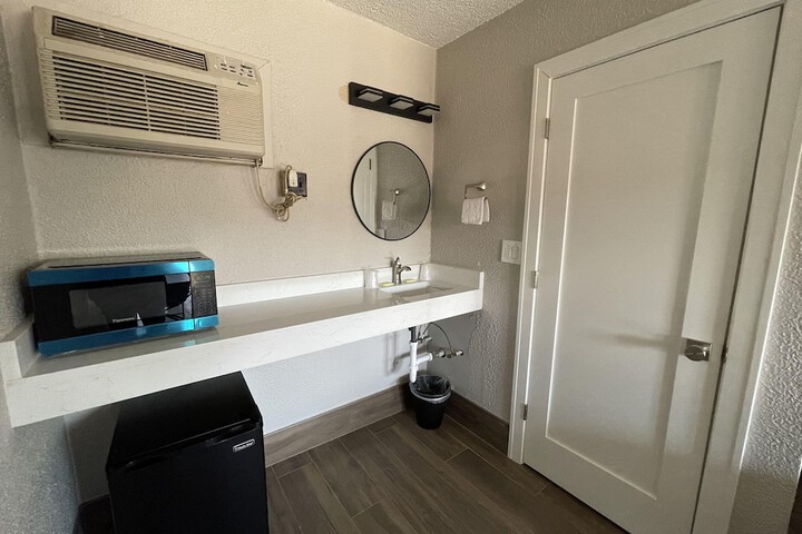 Room 11 of 14