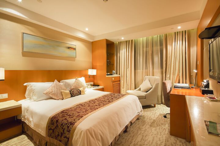 Room 5 of 38
