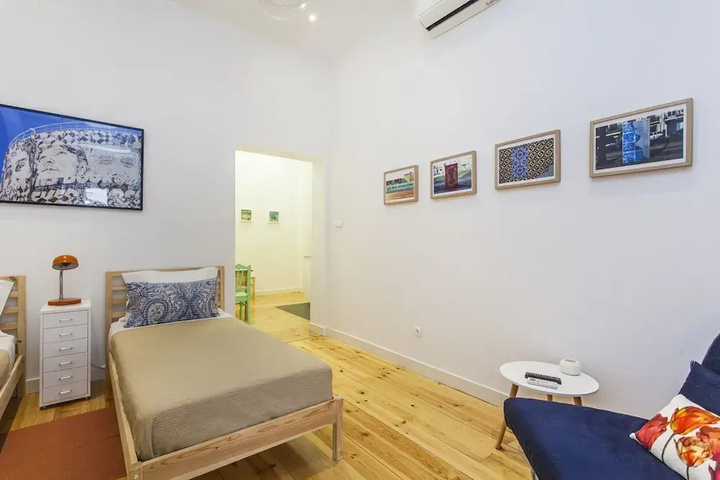 Room 4 of 19