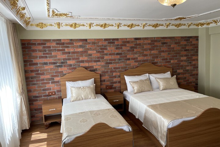 Room 6 of 24
