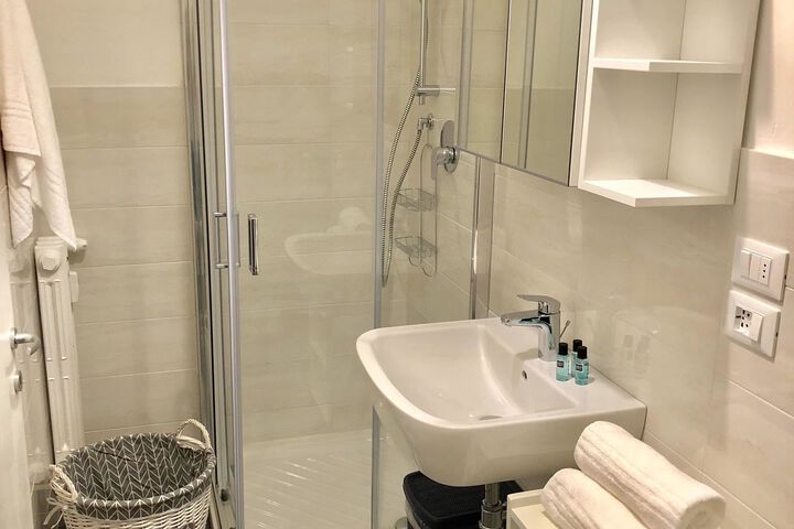 Room 6 of 14