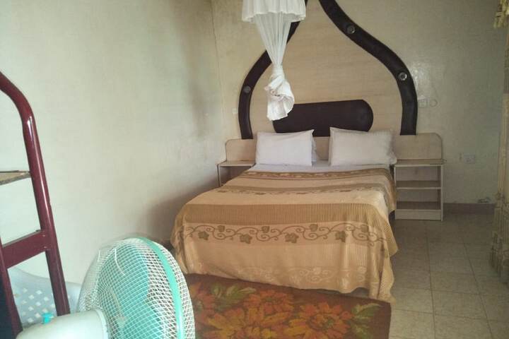 Room 6 of 34