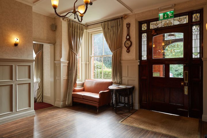 Ballroom/Hall 105 of 142