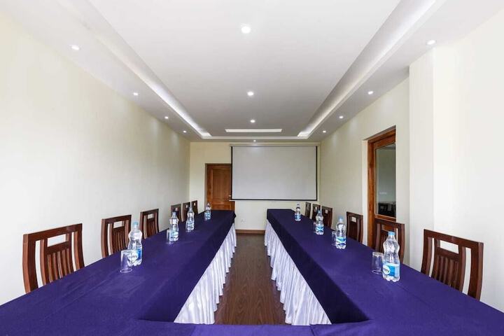 Business Center 24 of 30