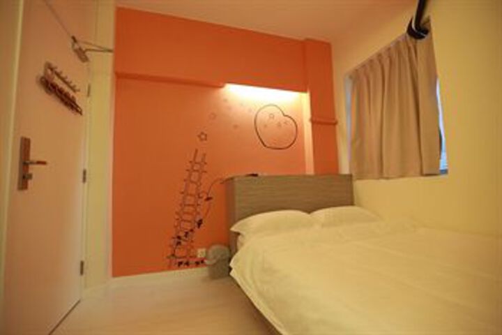 Room 34 of 93