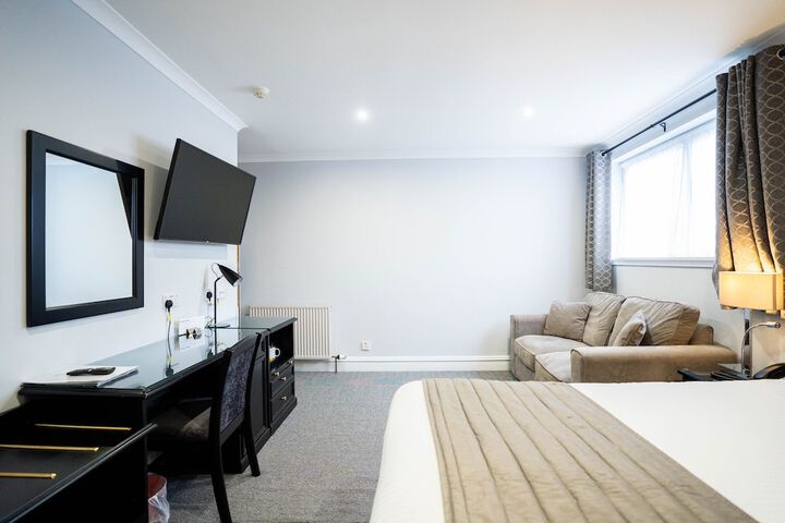 Room 12 of 34