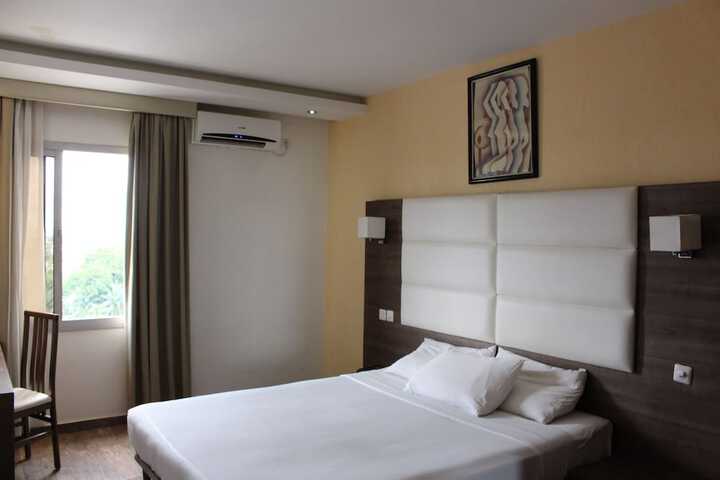 Room 10 of 43