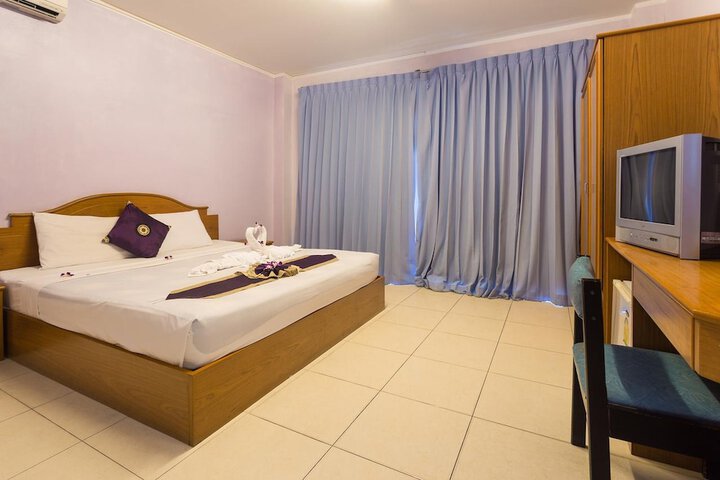 Room 5 of 19