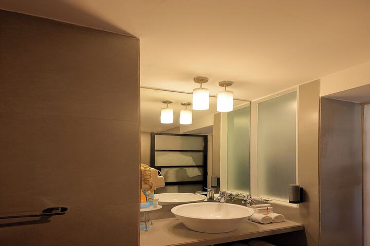 Room 48 of 103
