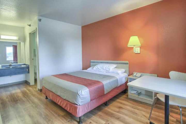 Room 5 of 17
