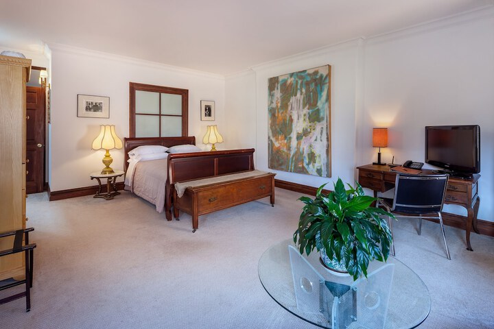 Room 10 of 48