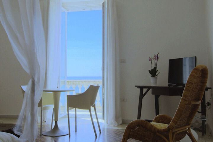Room 9 of 28