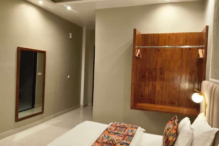Room 7 of 24