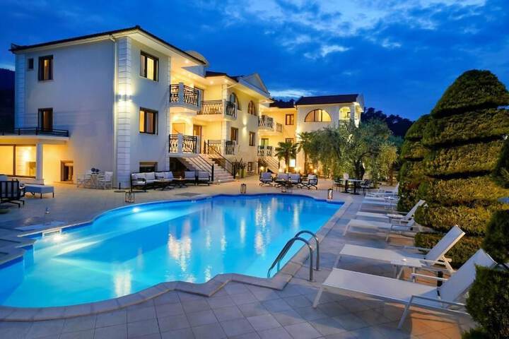 Pool 54 of 75